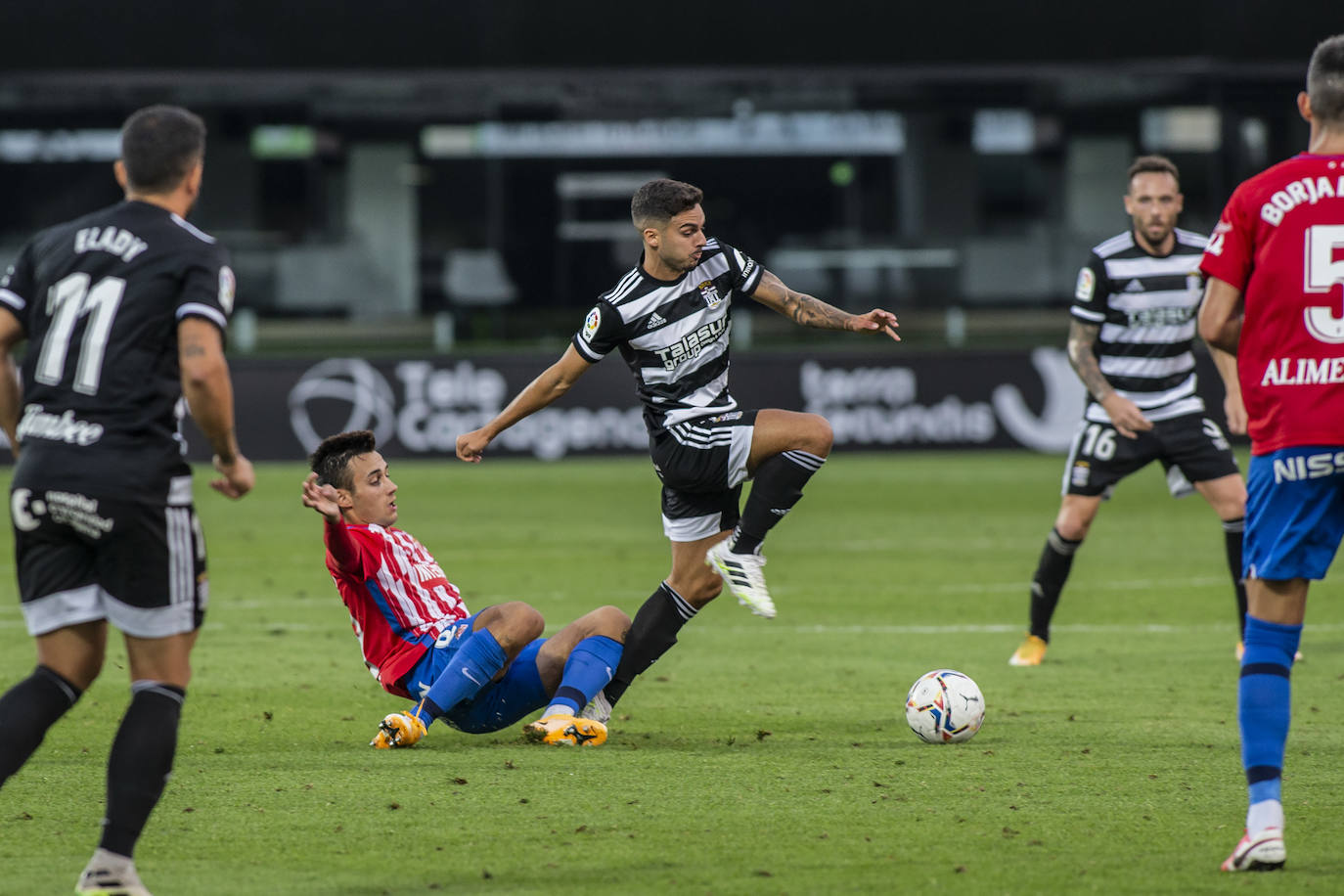 Fotos: Primer disgusto para un Efesé demasiado verde