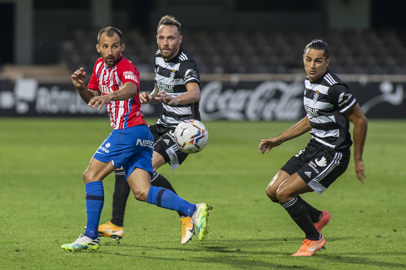 Fotos: Primer disgusto para un Efesé demasiado verde