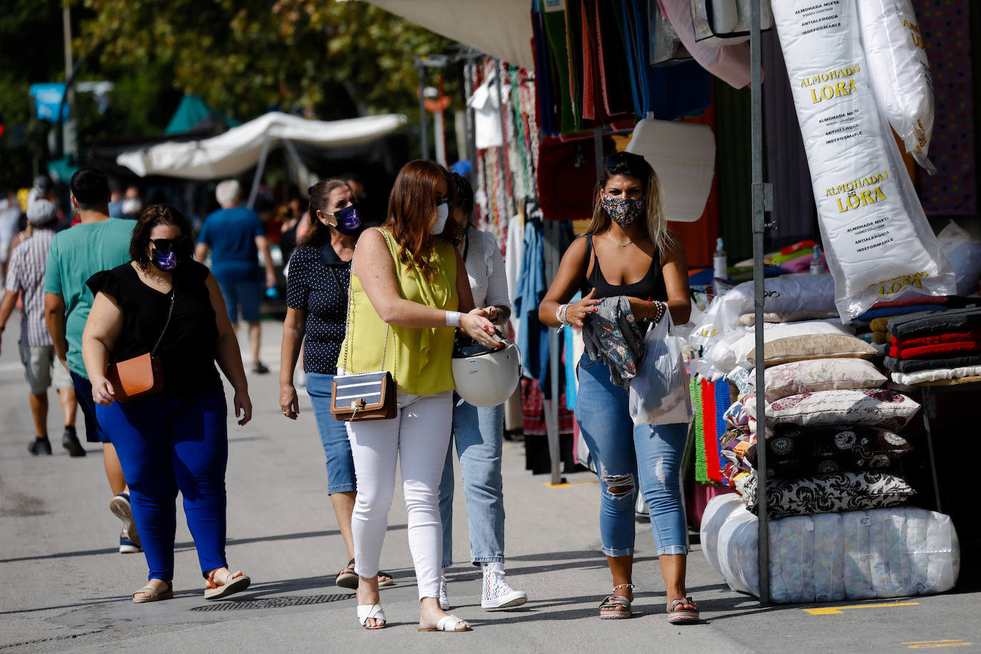 Fotos: Primer domingo del nuevo mercadillo de La Fica