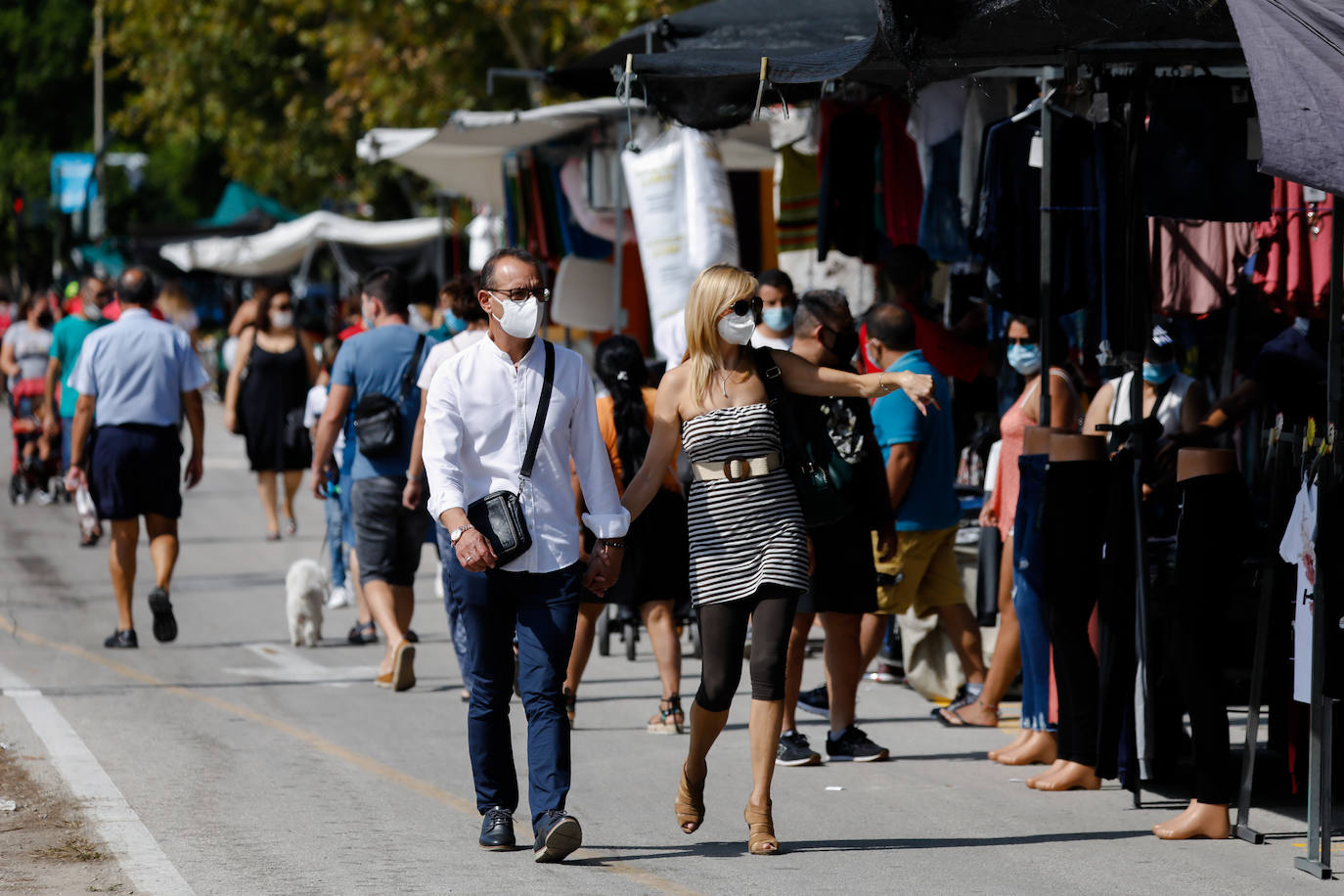 Fotos: Primer domingo del nuevo mercadillo de La Fica