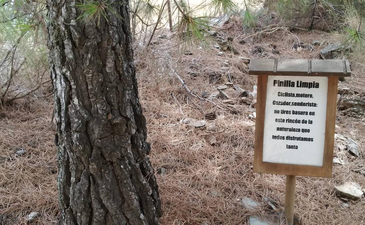 Cartel en el collado de la Sierra de Pinilla.
