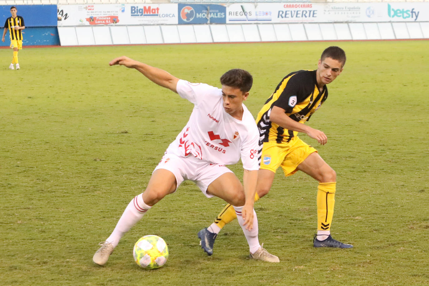 Fotos: El Lorca le da otro toque de atención al Real Murcia