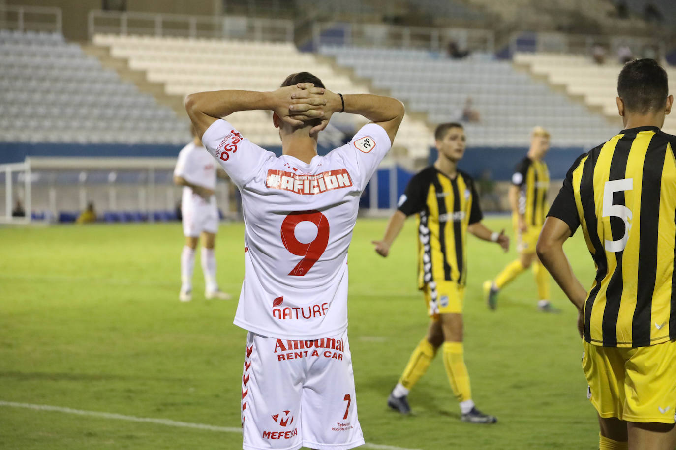 Fotos: El Lorca le da otro toque de atención al Real Murcia