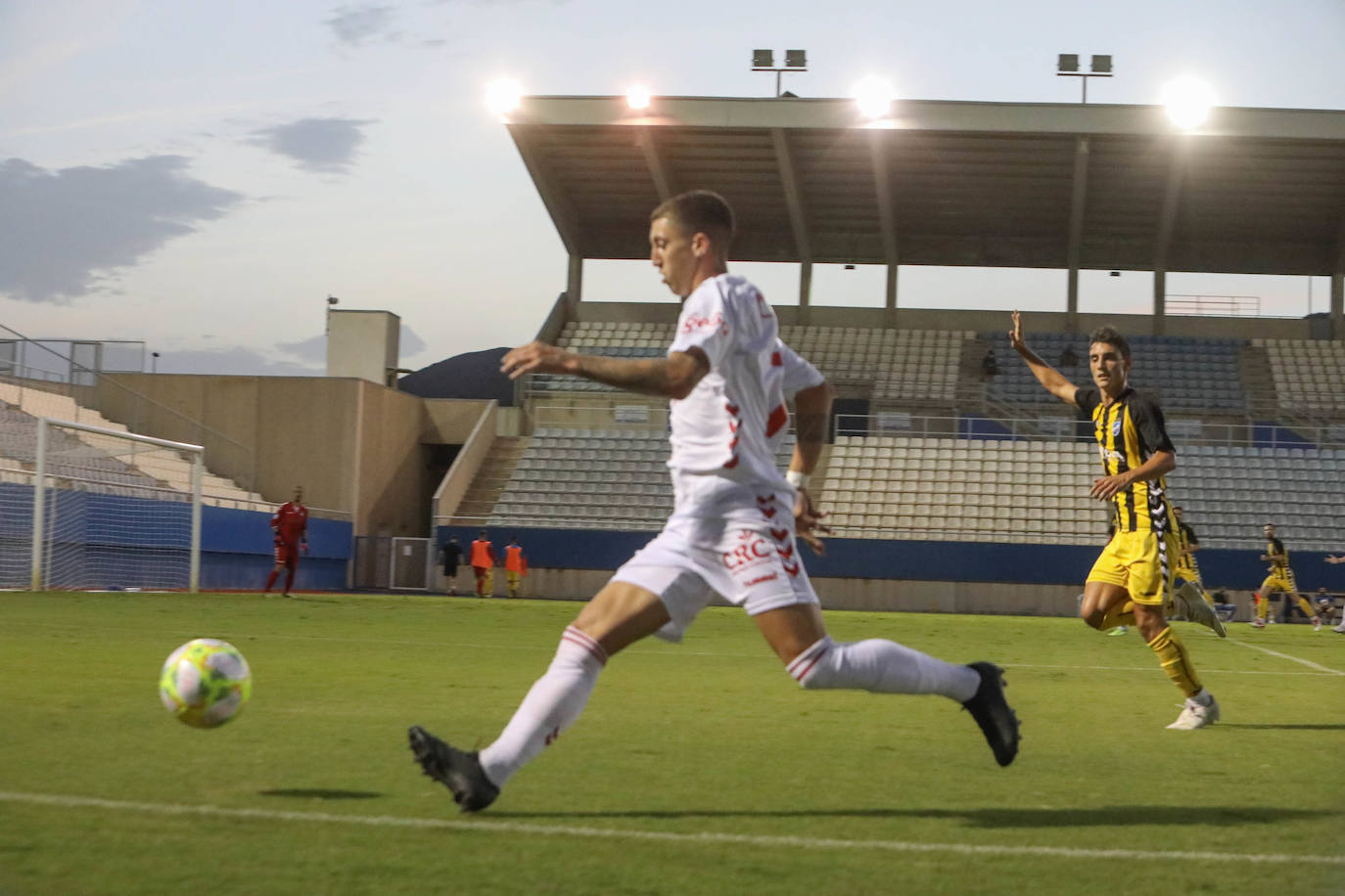 Fotos: El Lorca le da otro toque de atención al Real Murcia