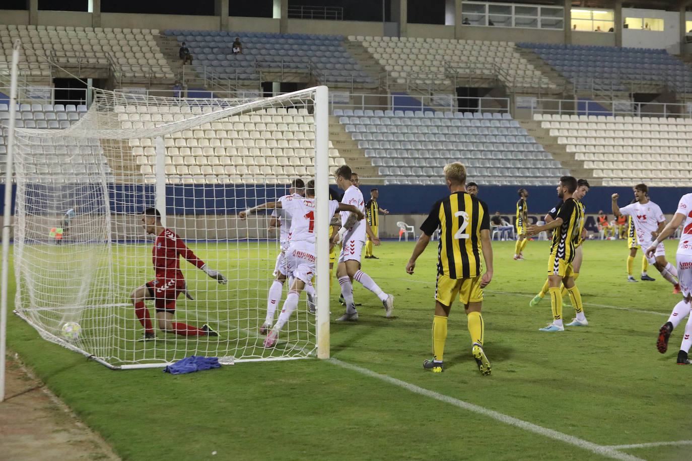 Fotos: El Lorca le da otro toque de atención al Real Murcia