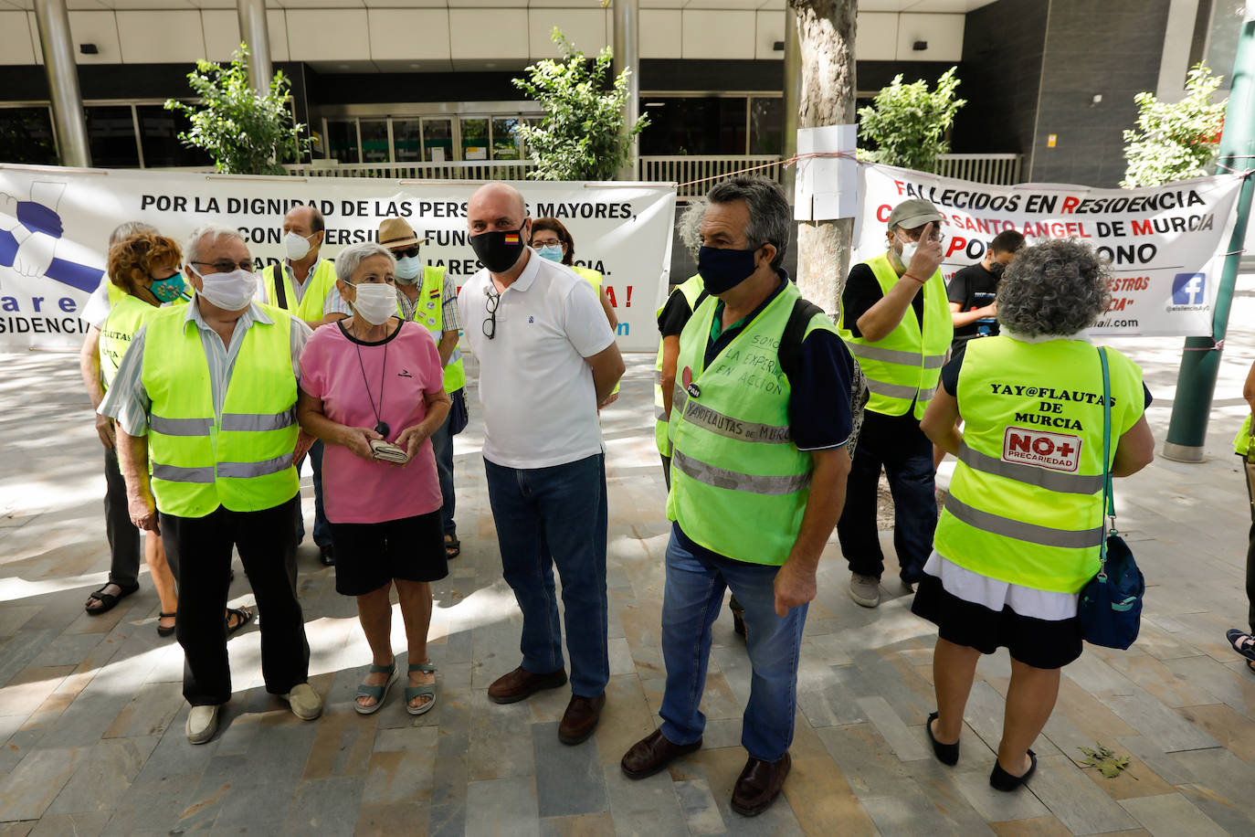 Fotos: La Marea de Residencias de la Región pide «proteger a los ancianos abandonados y justicia para los muertos»