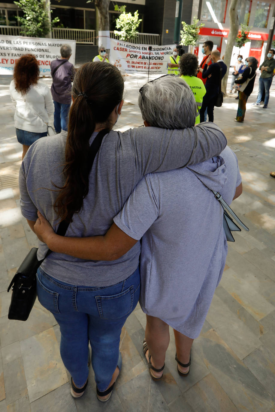 Fotos: La Marea de Residencias de la Región pide «proteger a los ancianos abandonados y justicia para los muertos»