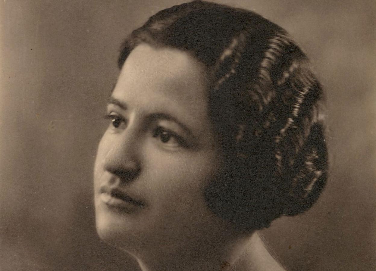 Carmen Conde, fotografiada por José Casaú en Cartagena el 25 de marzo de 1935. 