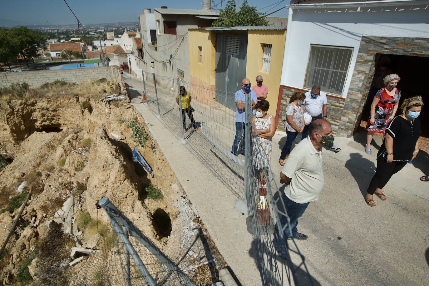 Fotos: Vecinos de Torreagüera claman por el retraso en unas «obras urgentes»