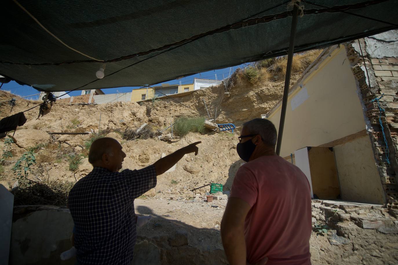 Fotos: Vecinos de Torreagüera claman por el retraso en unas «obras urgentes»