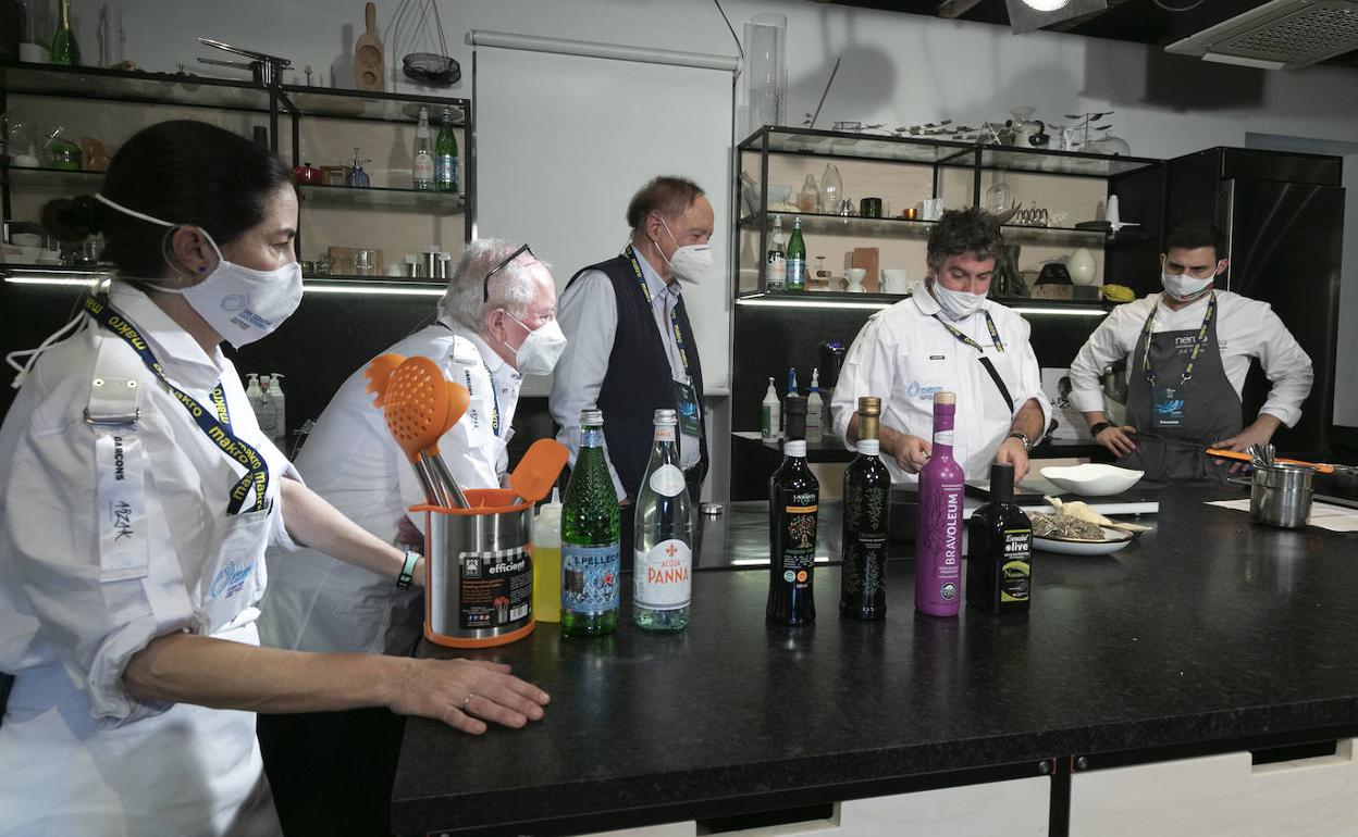 Elena Arzak, Juan Mari Arzak, José Carlos Capel, Josean Alija y Jon Gutiérrez, este miércoles, en una de las ponencias.