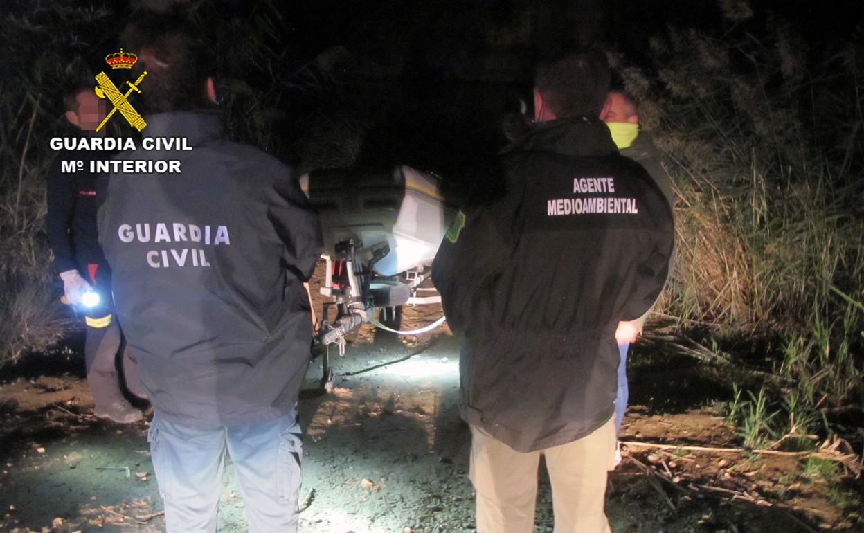 Rescate de los senderistas a la orilla del río Segura.