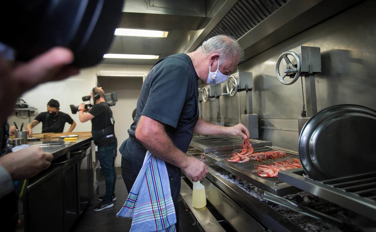 Bittor Arginzoniz, del Asador Etxeberri, abrió las puertas de su cocina a las cámaras de Gastronomika.