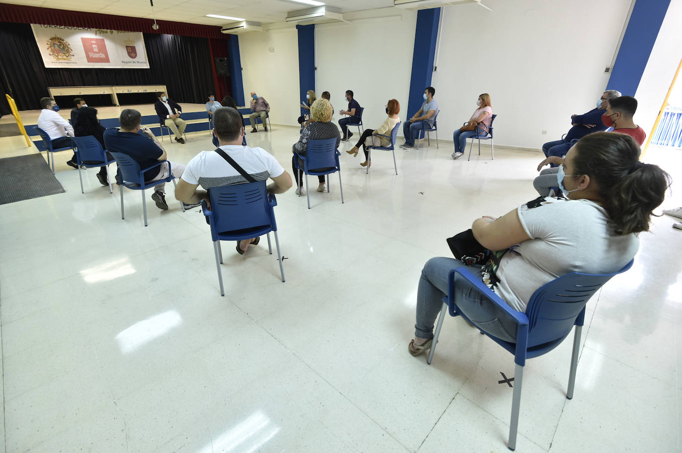 Fotos: Fernando López Miras se reúne con los vecinos de las casas okupadas de Torreagüera