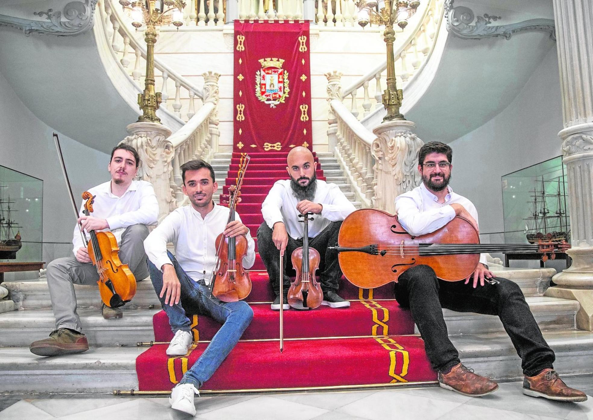 Los componentes del cuarteto de cuerda String Quartet, en el Ayuntamiento de Cartagena. 