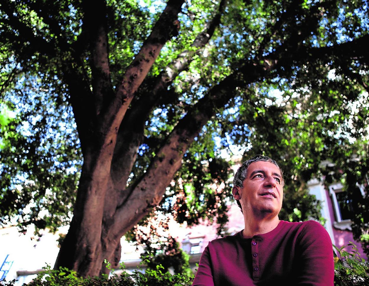 Pedro Alberto Cruz (Murcia, 1972), ayer, en el campus de La Merced de la Universidad de Murcia. 
