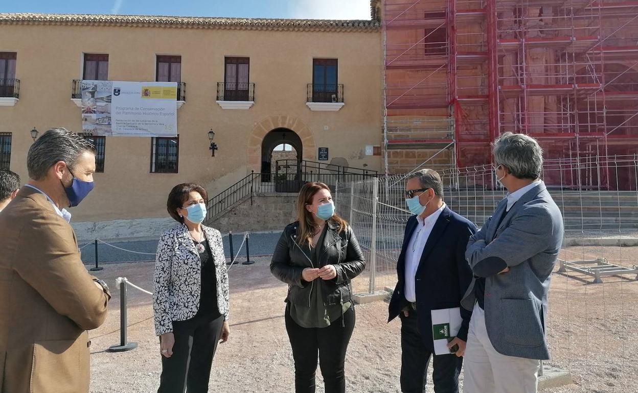 La consejera de Educación y Cultura, Esperanza Moreno, visita la Basílica de la Vera Cruz de Caravaca de la Cruz