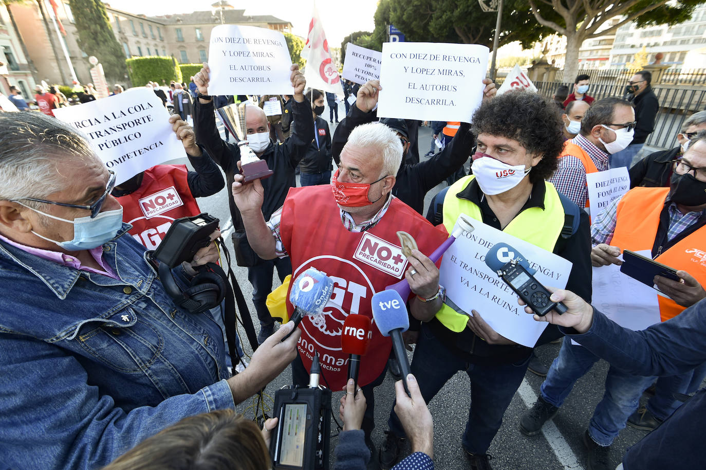 Fotos: Manifestación de los trabajadores de Latbus en Murcia