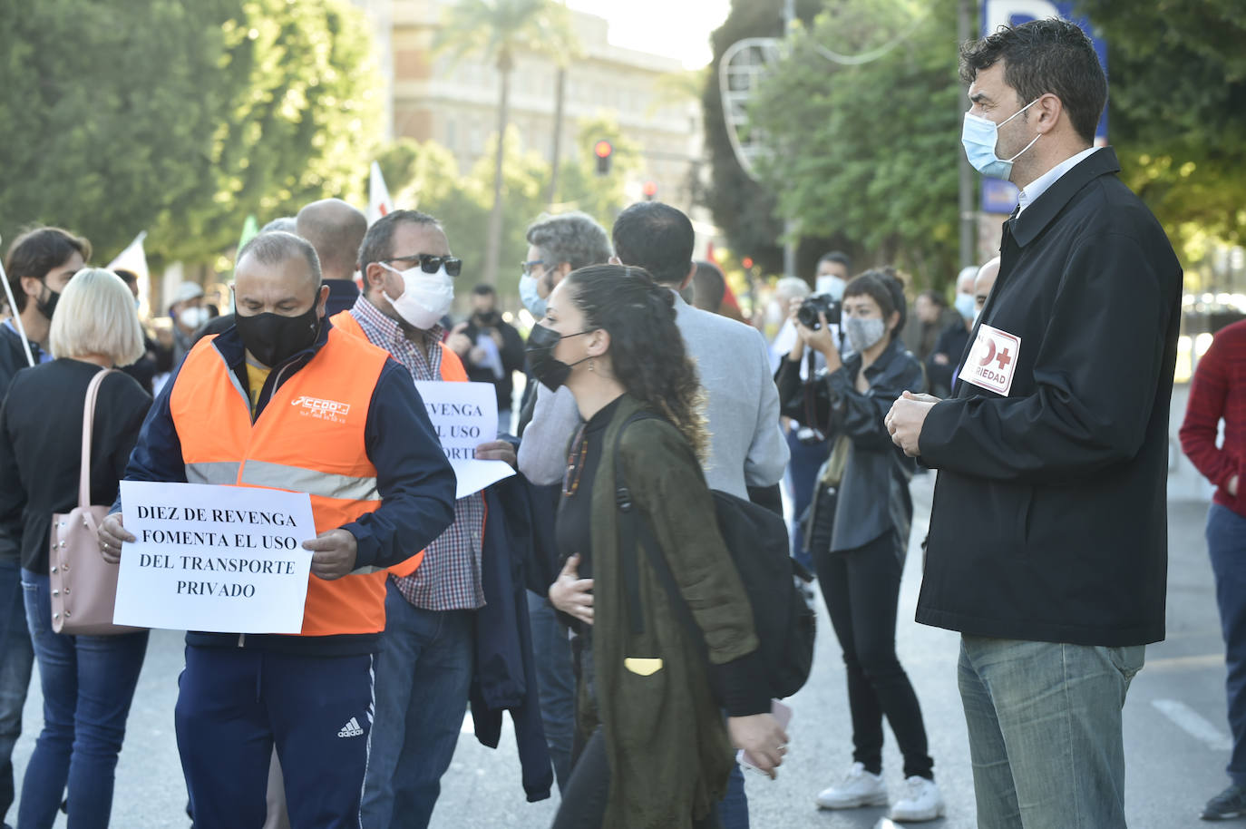 Fotos: Manifestación de los trabajadores de Latbus en Murcia