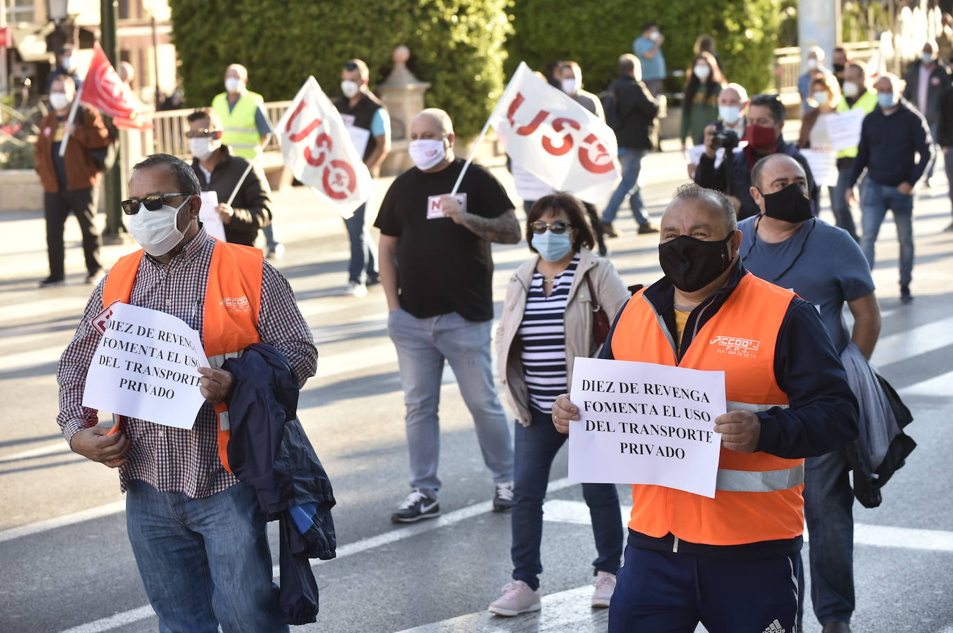 Fotos: Manifestación de los trabajadores de Latbus en Murcia