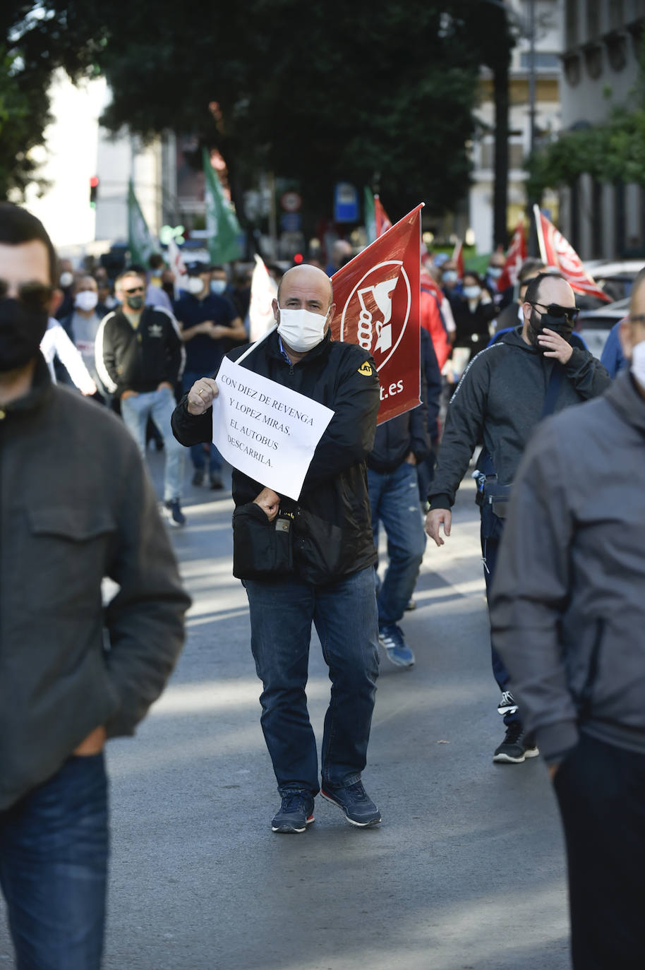 Fotos: Manifestación de los trabajadores de Latbus en Murcia