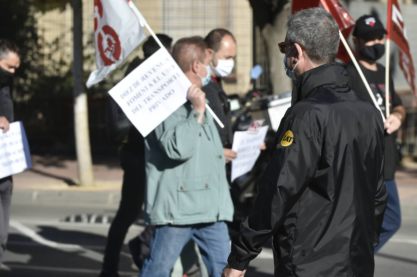 Fotos: Manifestación de los trabajadores de Latbus en Murcia