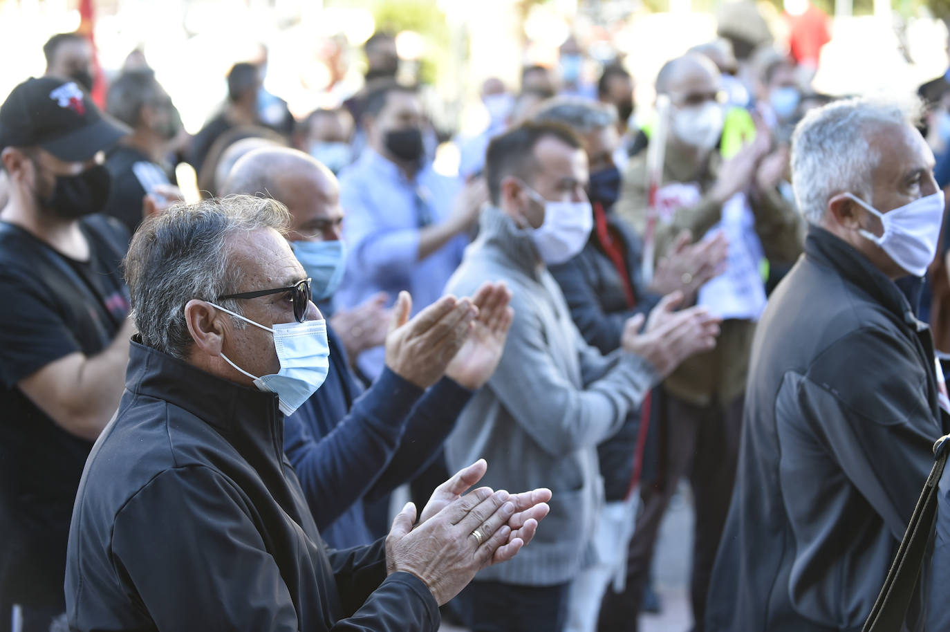Fotos: Manifestación de los trabajadores de Latbus en Murcia