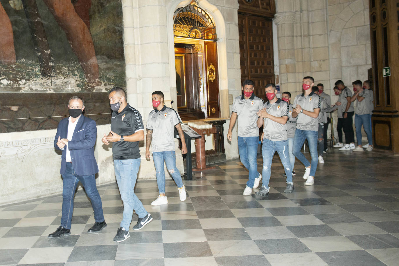 Fotos: Ofrenda floral del Murcia en la catedral