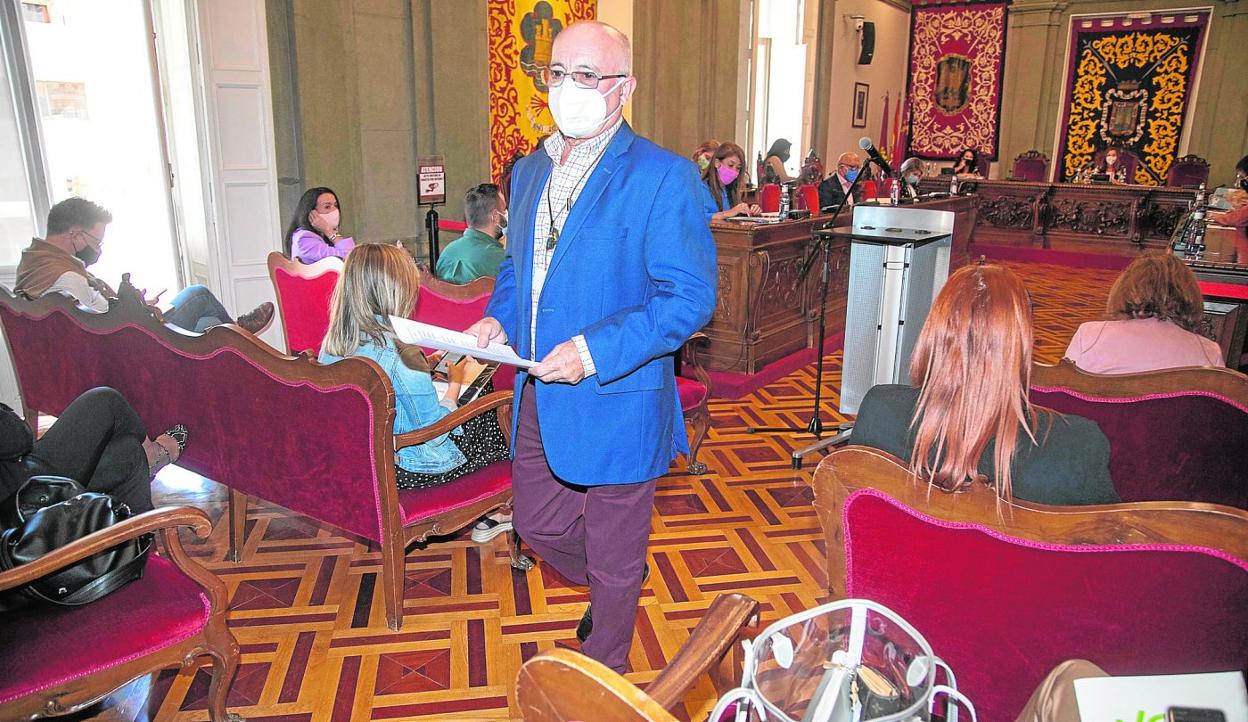 Francisco Cavas, un representante de la Asociación de Vecinos de La Aljorra, tras su intervención en el Pleno del Ayuntamiento. 