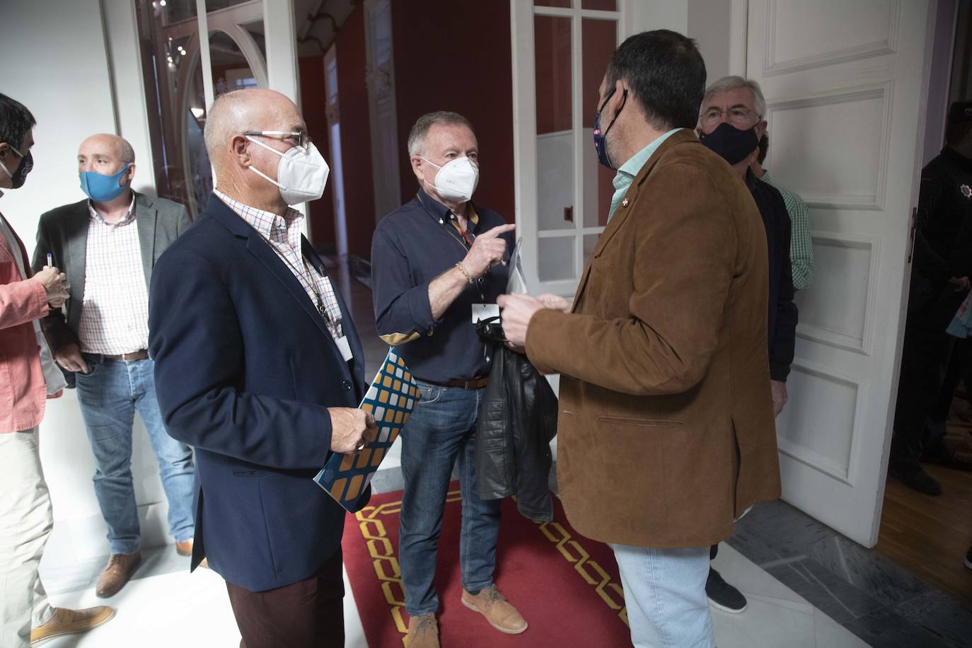 Fotos: Los vecinos de La Aljorra exigen más medios sanitarios y «vigilar» las emisiones de Sabic