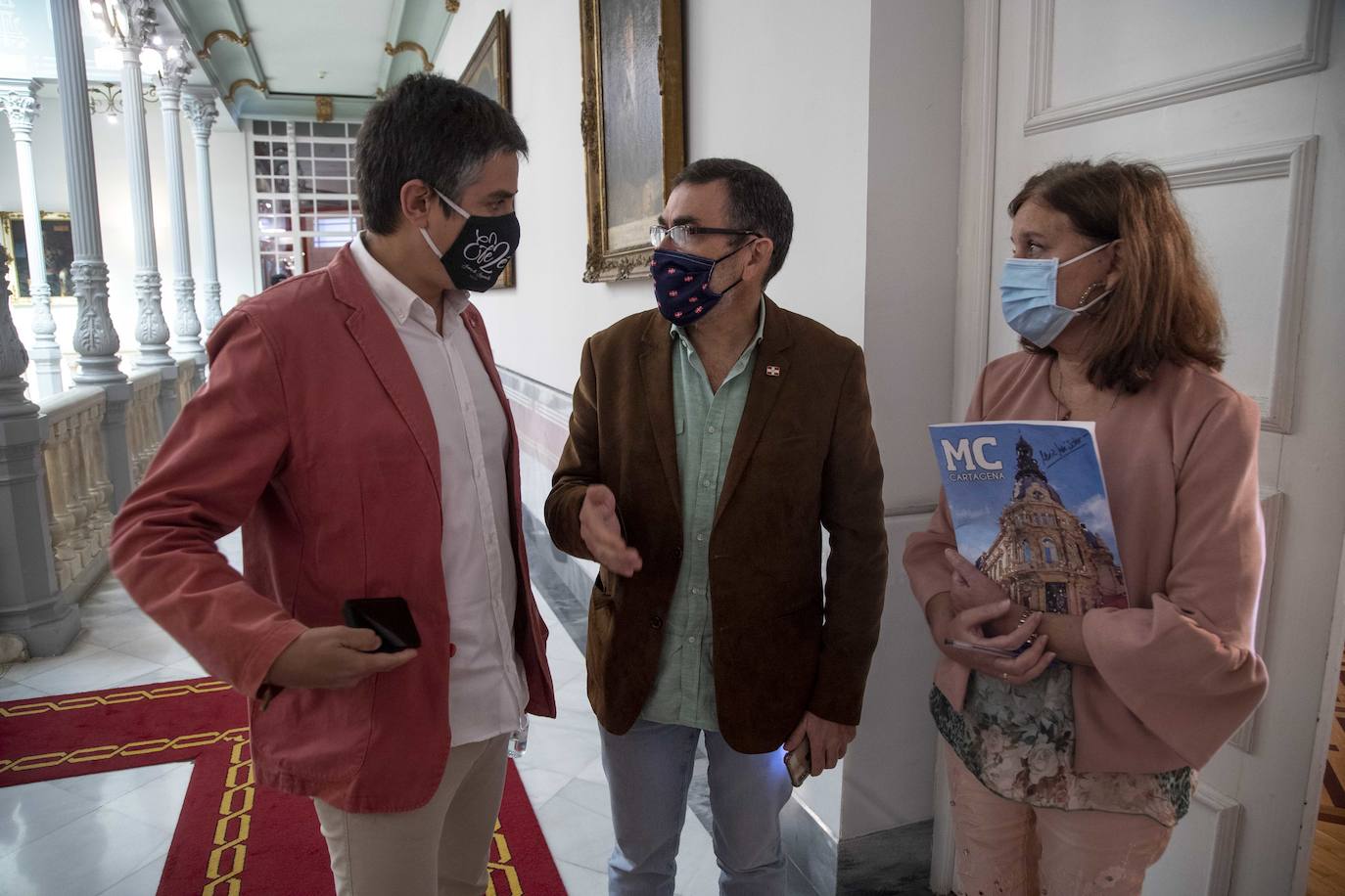 Fotos: Los vecinos de La Aljorra exigen más medios sanitarios y «vigilar» las emisiones de Sabic