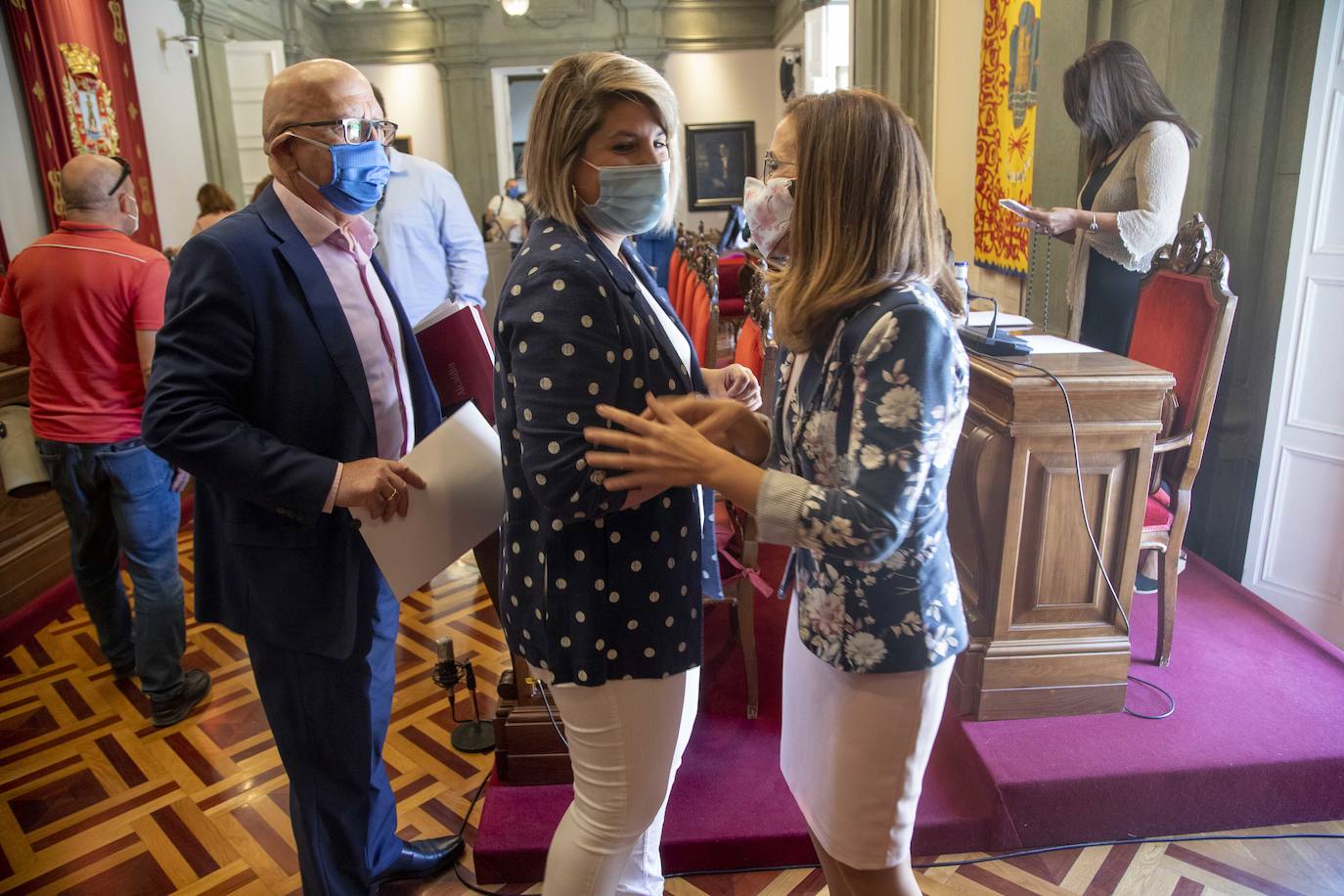 Fotos: Los vecinos de La Aljorra exigen más medios sanitarios y «vigilar» las emisiones de Sabic