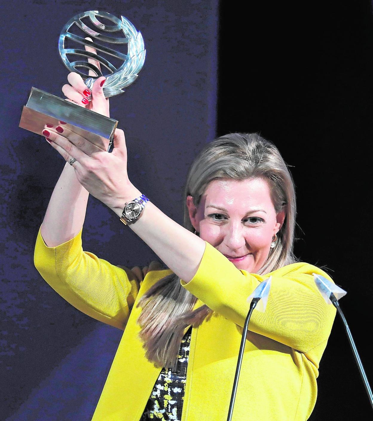 Eva García Sáenz de Urturi, durante el acto de entrega del Premio Planeta 2020, en Barcelona. 