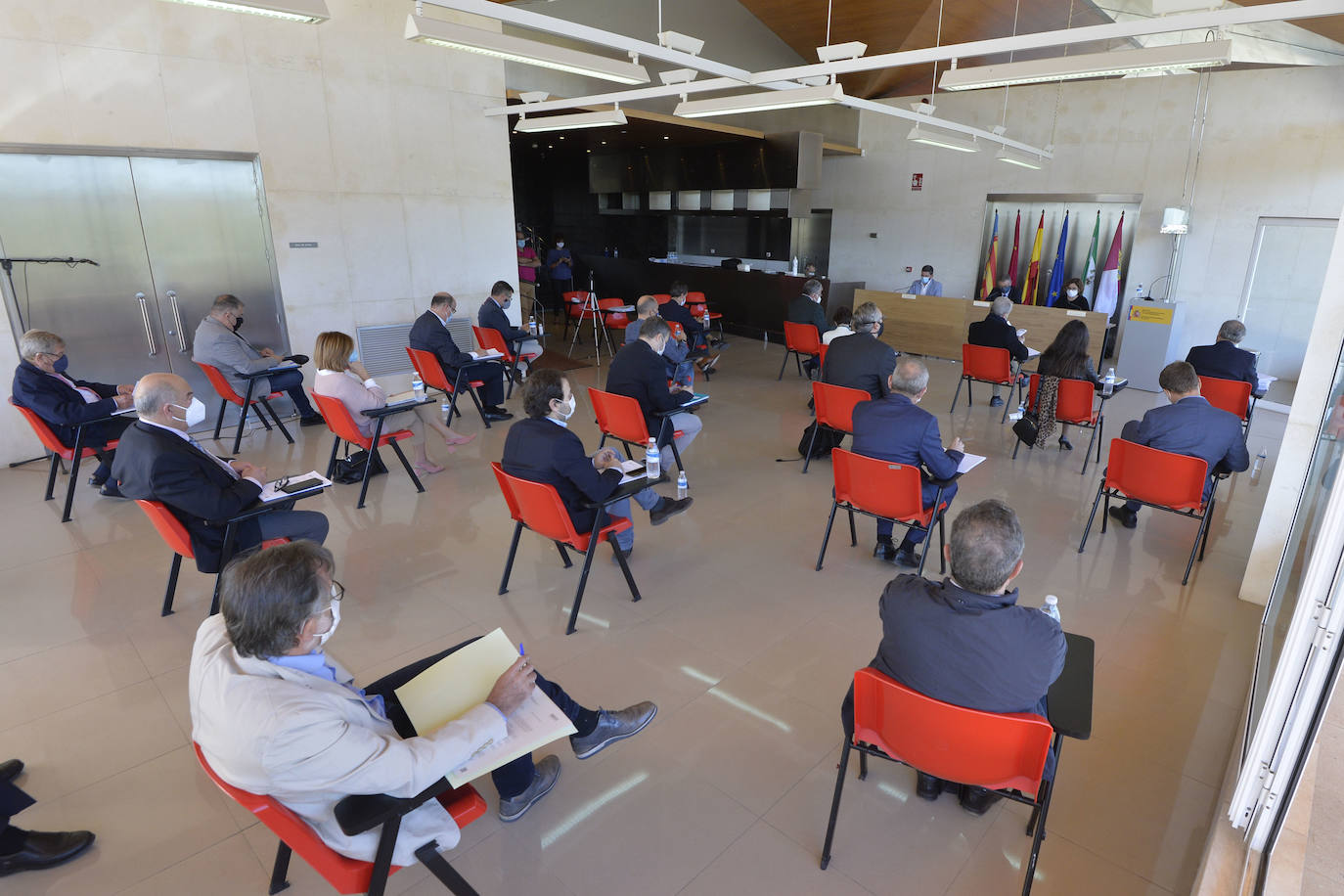 Fotos: Los intereses territoriales dividen el voto del PSOE y PP sobre el acuífero