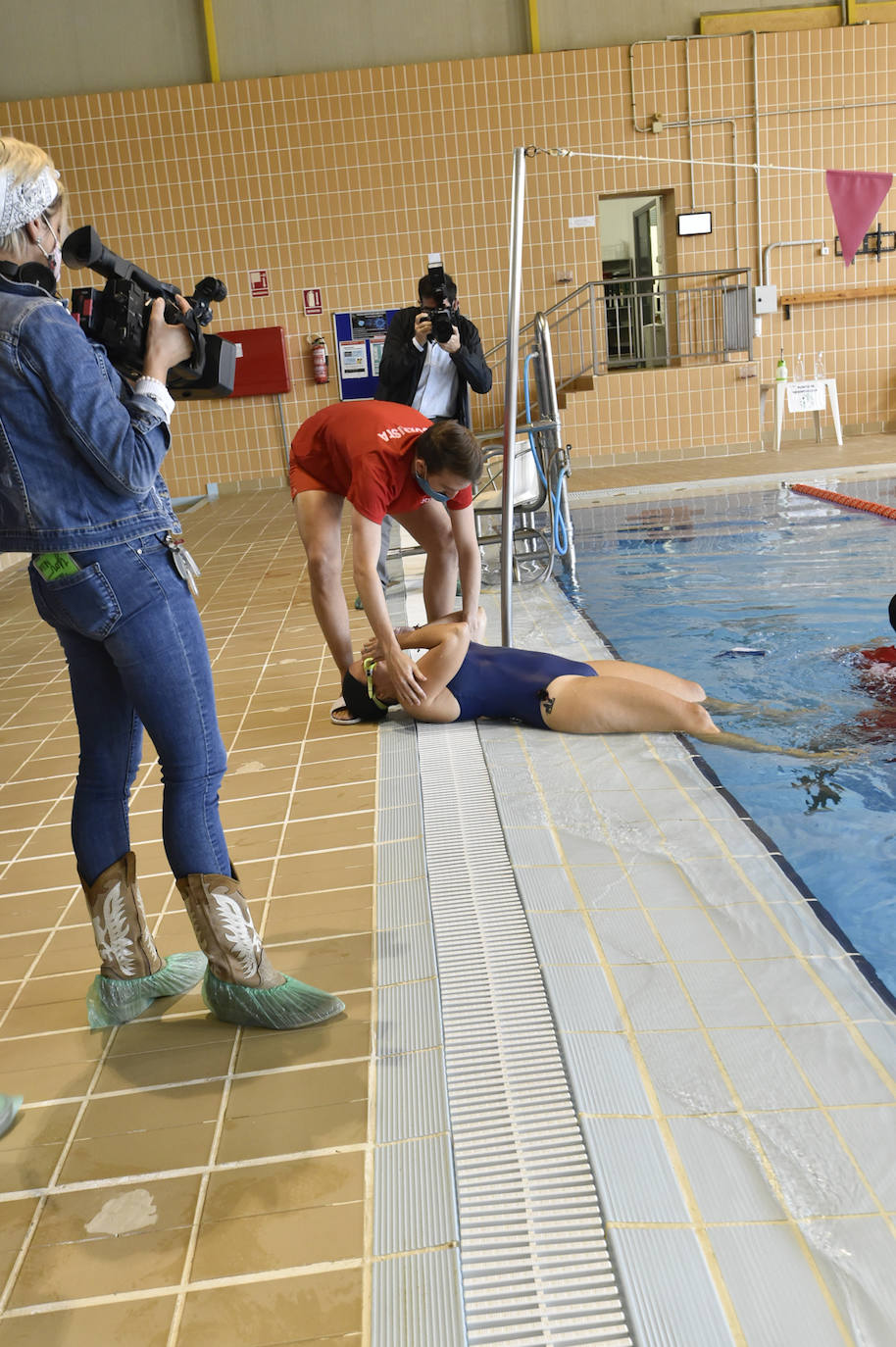 Fotos: Un &#039;GPS&#039; controlará la seguridad de los usuarios en tres piscinas climatizadas de Murcia