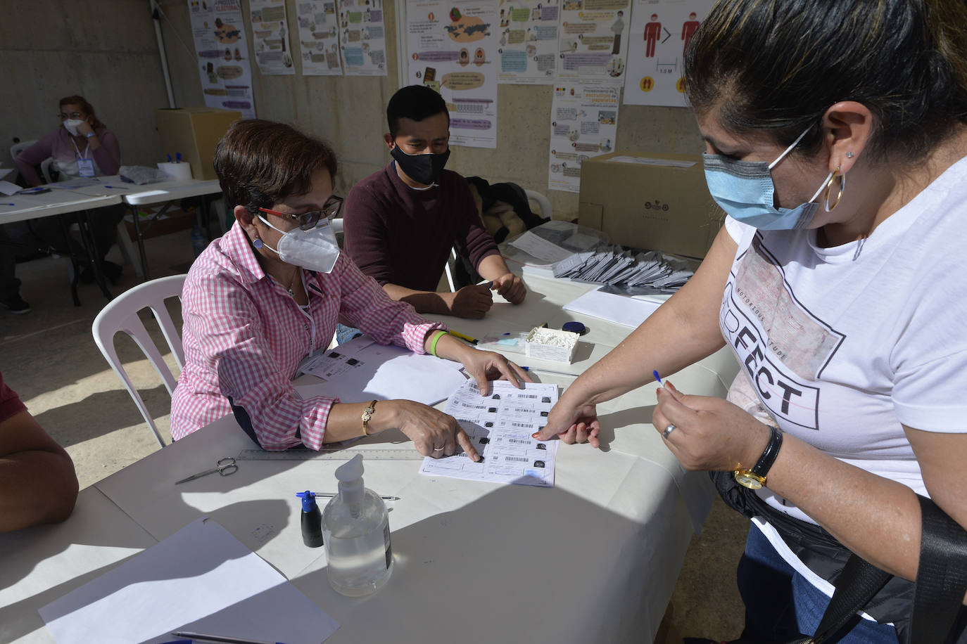 Fotos: Elecciones bolivianas en el centro comercial Thader de Murcia