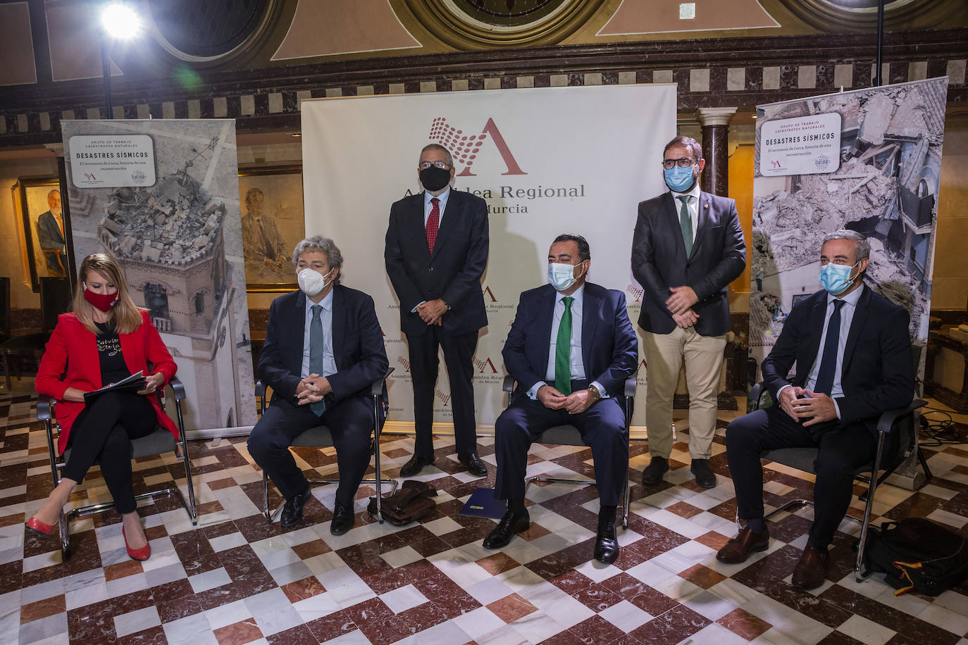 Fotos: La reconstrucción de Lorca tras el terremoto de 2011 protagoniza la jornada en la Asamblea Regional
