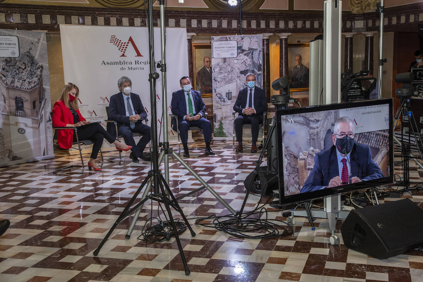 Fotos: La reconstrucción de Lorca tras el terremoto de 2011 protagoniza la jornada en la Asamblea Regional