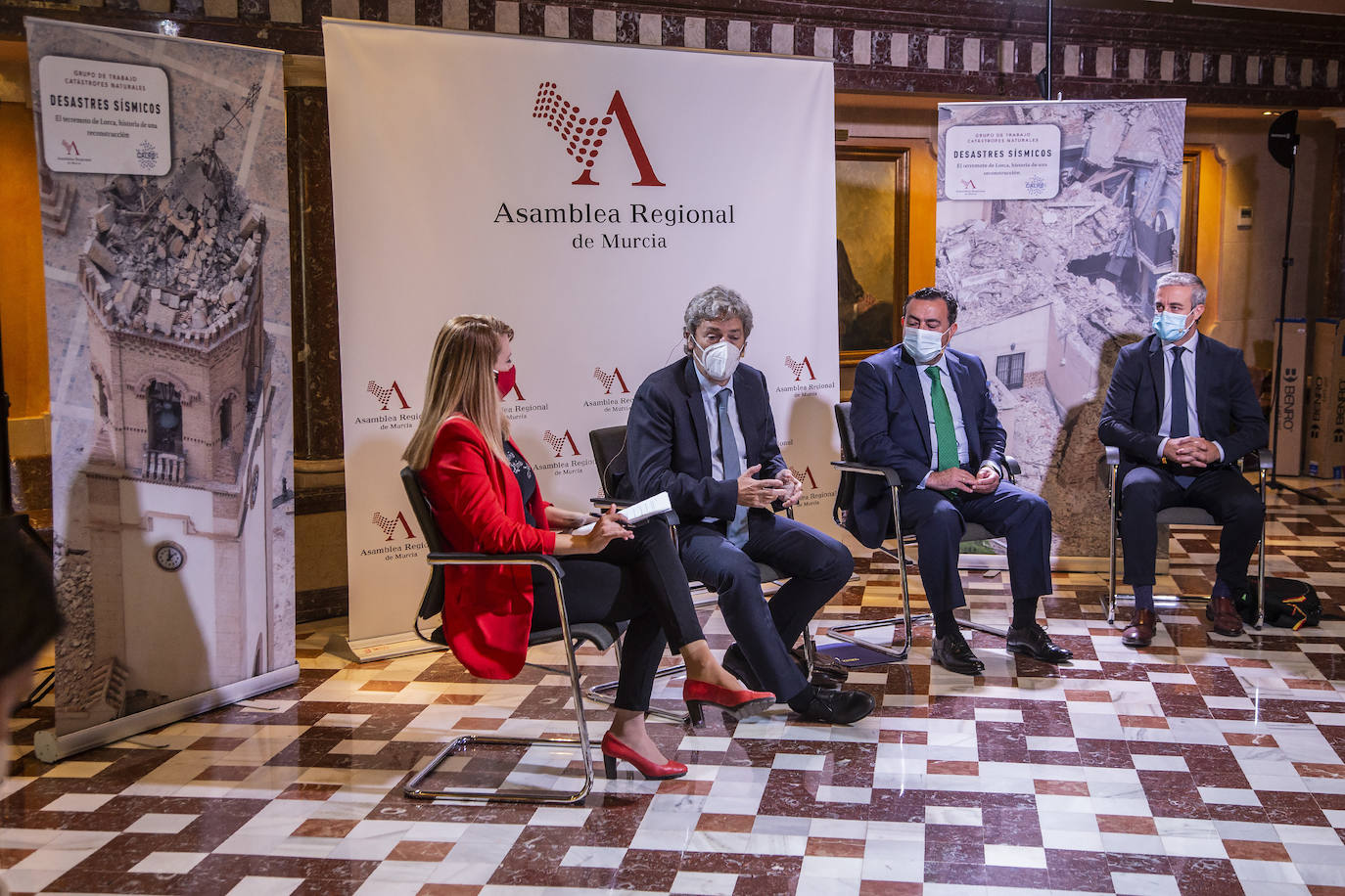 Fotos: La reconstrucción de Lorca tras el terremoto de 2011 protagoniza la jornada en la Asamblea Regional