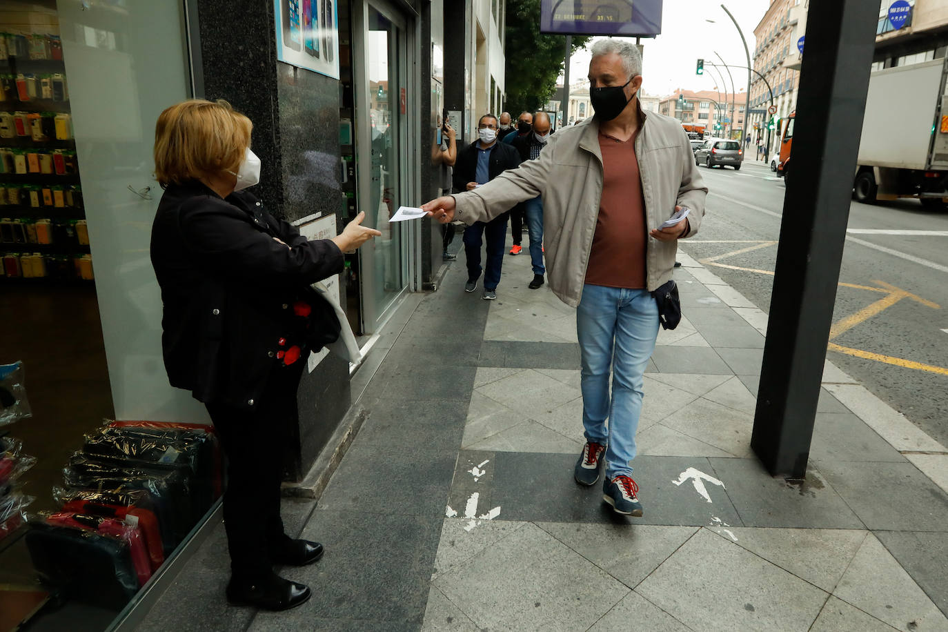 Fotos: Concentración y marcha de los trabajadores de Latbus hasta la Consejería de Fomento