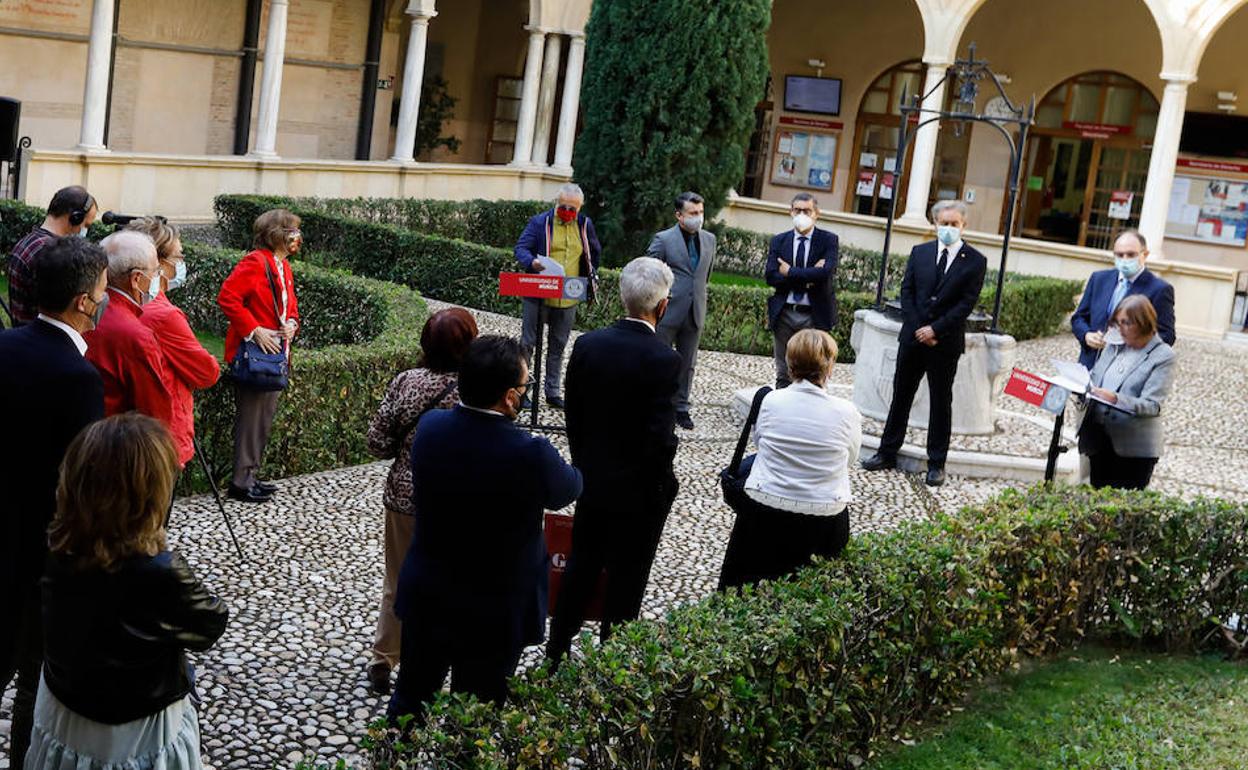 Pedro Cano, ayer, en el claustro de la Facultad de Derecho. 