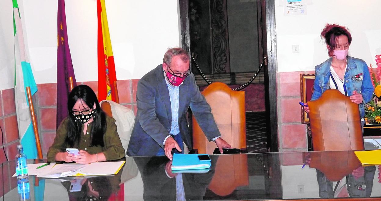 El alcalde Rafael Guillamón, durante el Pleno extraordinario convocado por su supuesta incompatibilidad. 