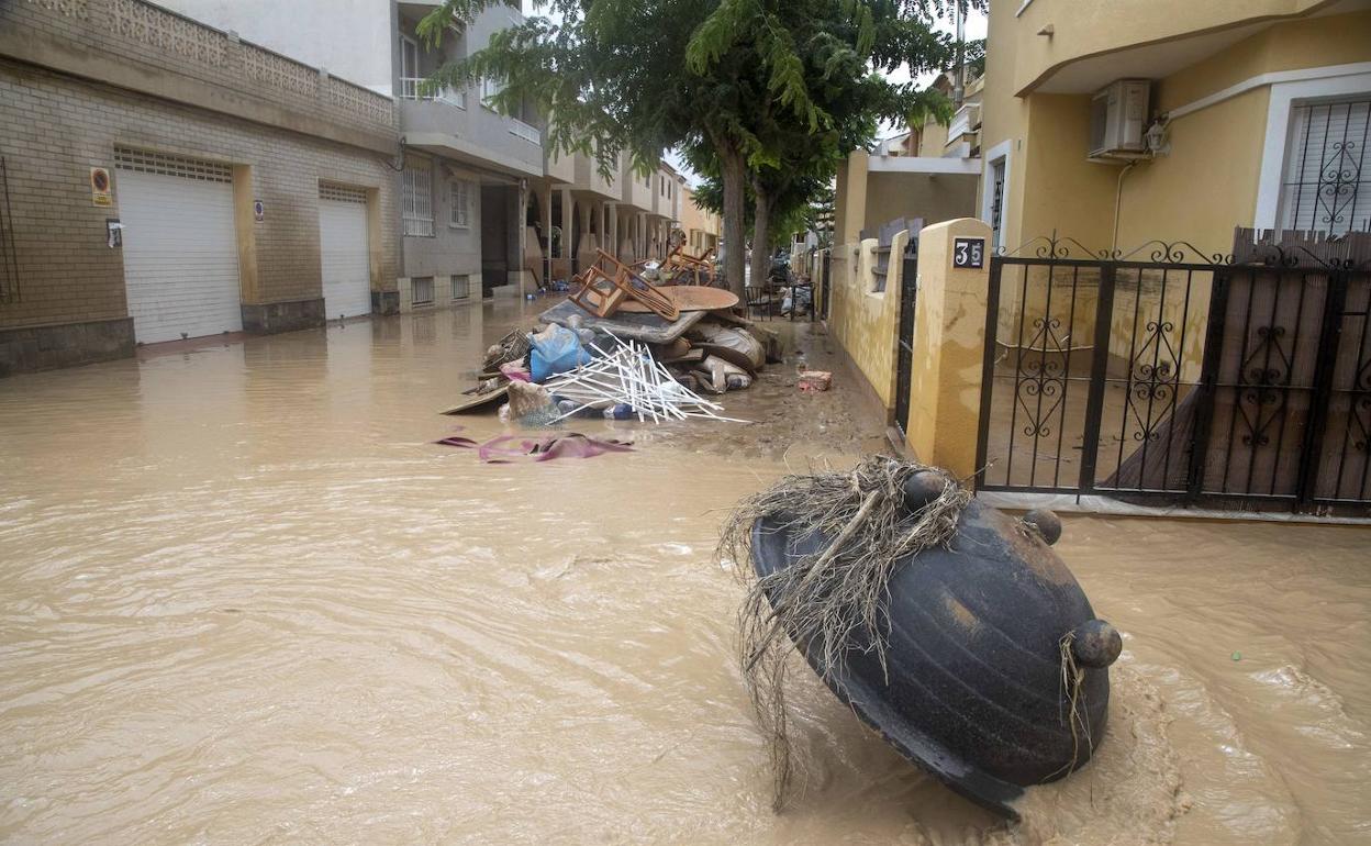 Una calle de los Alcázares después del paso de la DANA en septiembre de 2019. 