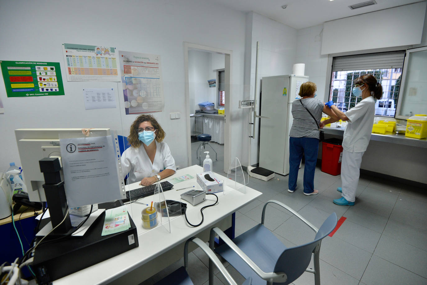 Fotos: Los centros de salud se quedan sin dosis de la vacuna de la gripe ante la alta demanda