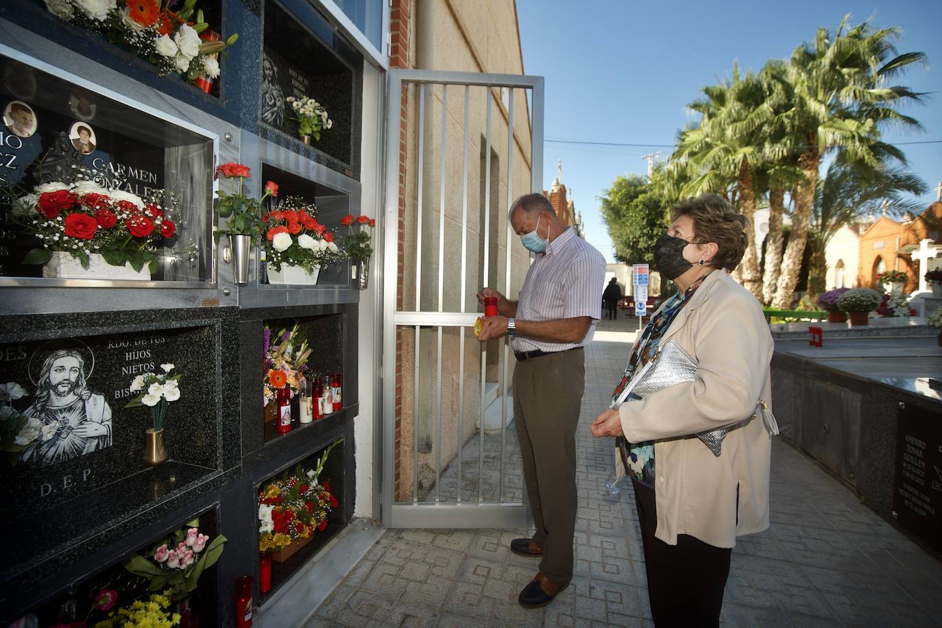 Fotos: Visitas a &#039;cuentagotas&#039; en los cementerios de Murcia