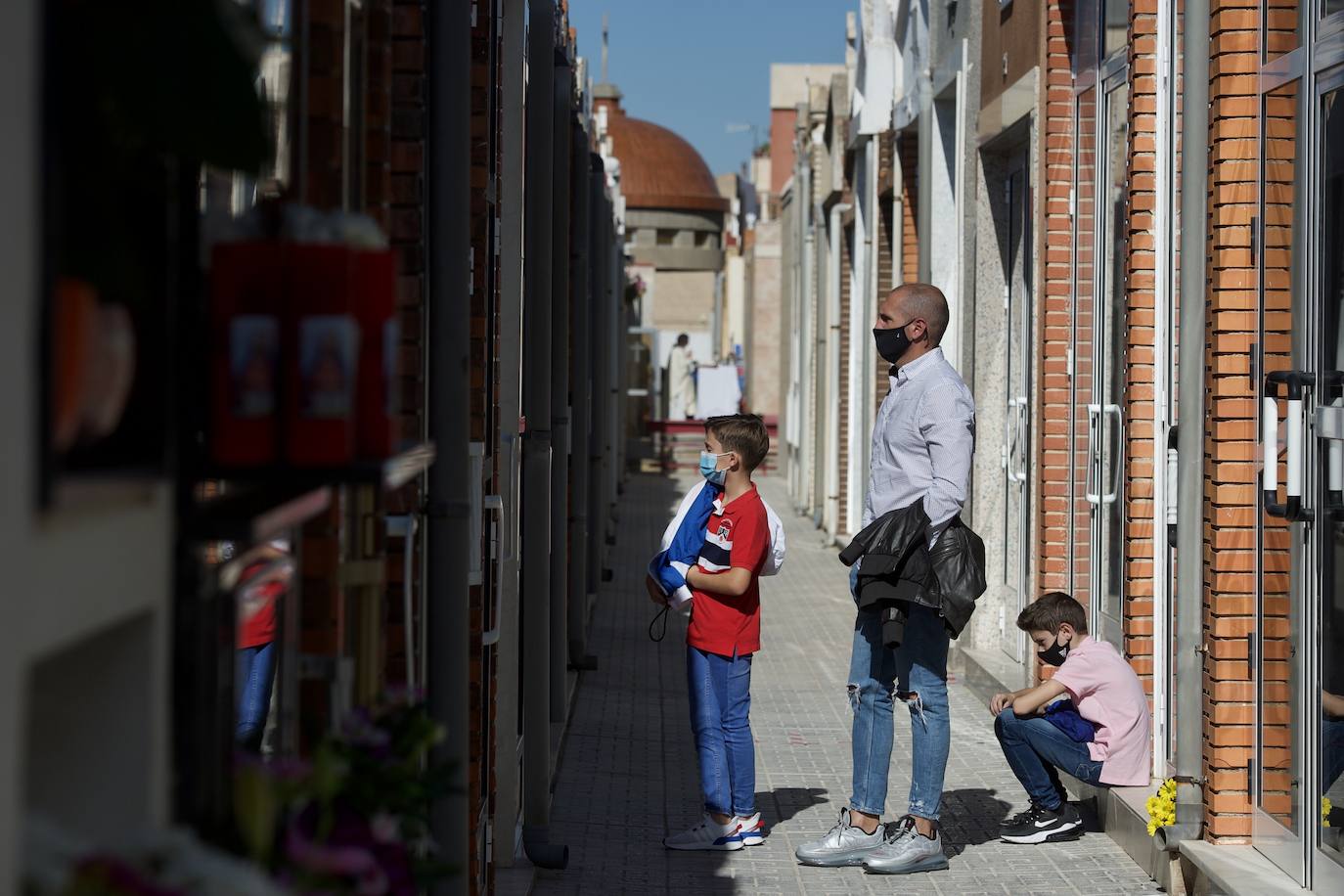 Fotos: Visitas a &#039;cuentagotas&#039; en los cementerios de Murcia