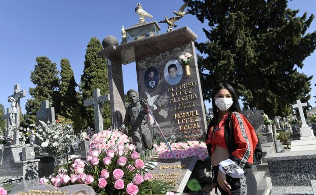 Galería. El Día de Todos los Santos transcurre con normalidad en el cementerio de Espinardo.