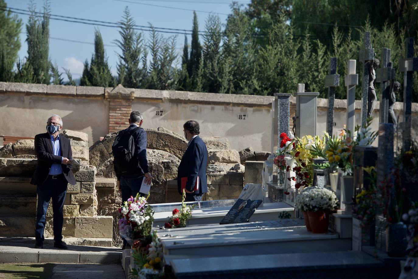 Fotos: Presentación de la guia &#039;Otros murcianos. Huella de la europeizacion&#039; en el cementerio Nuetro Padre Jesus de Murcia