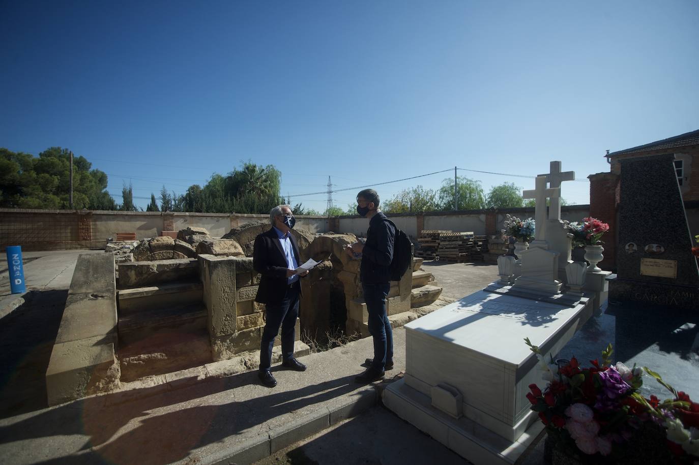 Fotos: Presentación de la guia &#039;Otros murcianos. Huella de la europeizacion&#039; en el cementerio Nuetro Padre Jesus de Murcia