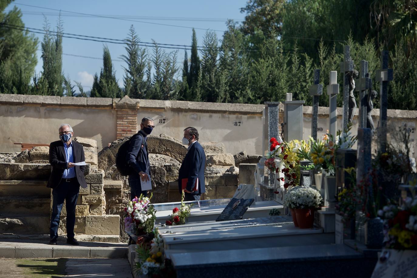 Fotos: Presentación de la guia &#039;Otros murcianos. Huella de la europeizacion&#039; en el cementerio Nuetro Padre Jesus de Murcia